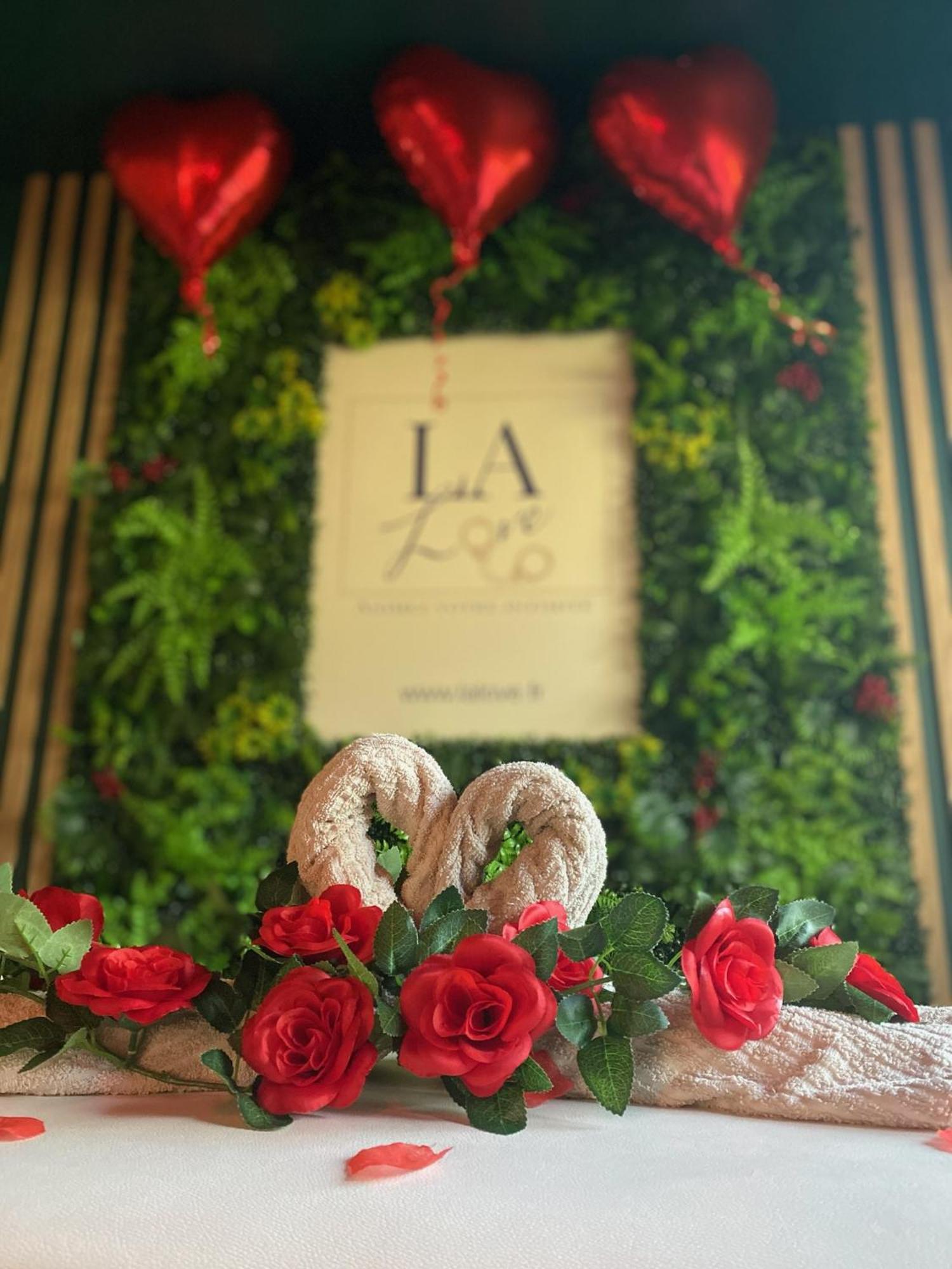 La - Love hotel
